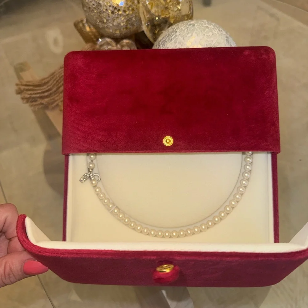 Classic White Pearl Necklace with Decorative Clasp - Picture 3 of 5